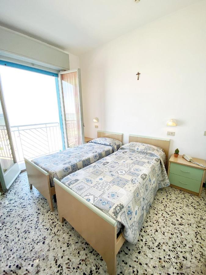 Hotel Dinarica Marotta Εξωτερικό φωτογραφία